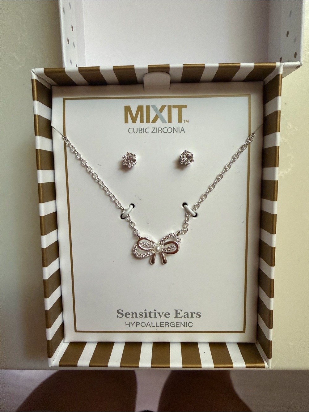 Mixitw Silvertone Bow Necklace & CZ Studs NWT